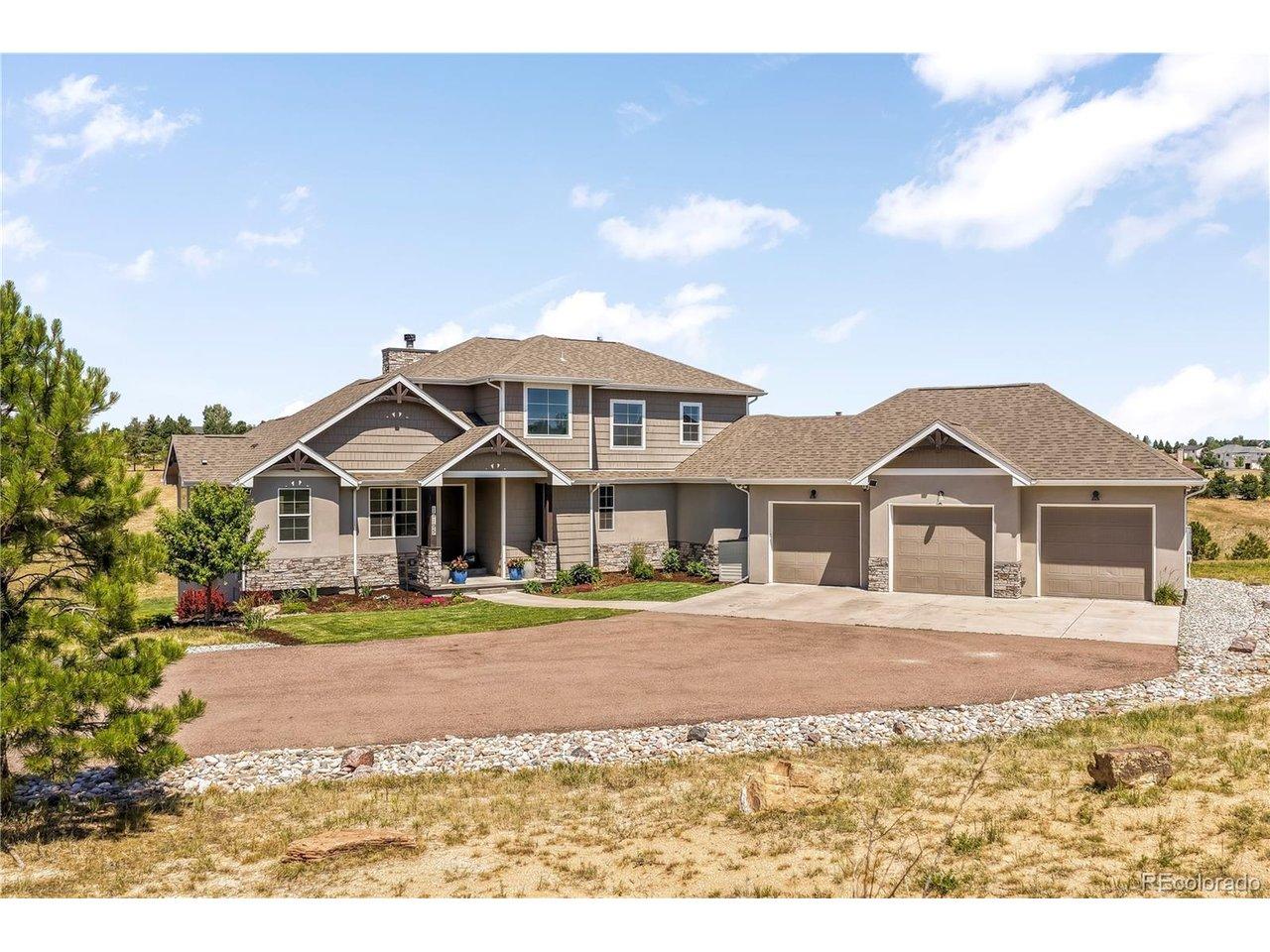 Image 2: Located at the end of a cul-de-sac with professional landscaping Image 2: Located at the end of a cul-de-sac with professional landscaping