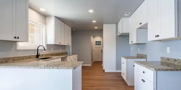 Image 4: Beautiful kitchen, granite counter tops, access to patio Image 4: Beautiful kitchen, granite counter tops, access to patio