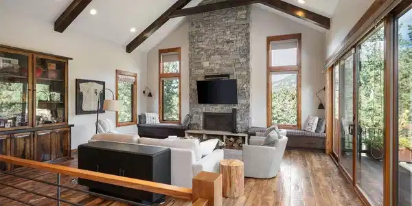 Image 2: Family Room With Deck Access