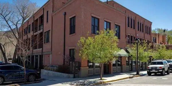130 W Sackett Ave