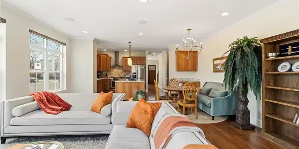 Image 4: Light and bright living room / kitchen Image 4: Light and bright living room / kitchen