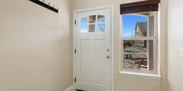 Image 3: Entryway Image 3: Entryway