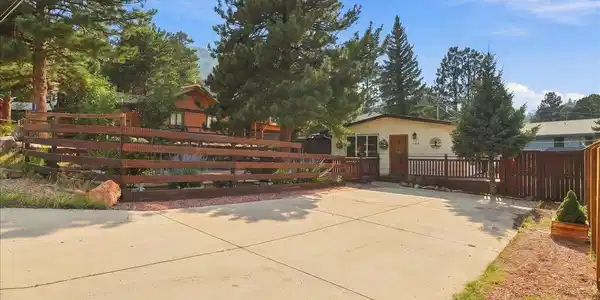 Image 2: Huge Driveway