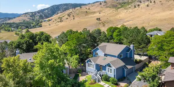 468 Locust Pl