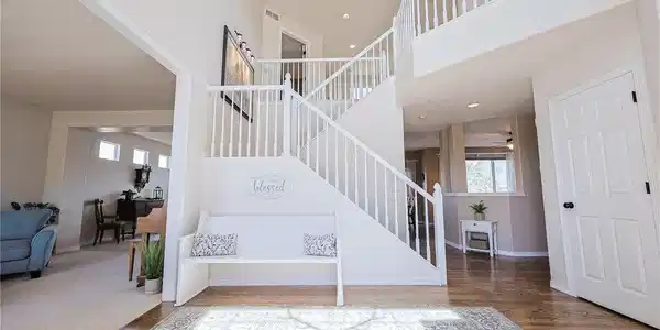 Image 4: Front Entryway Image 4: Front Entryway