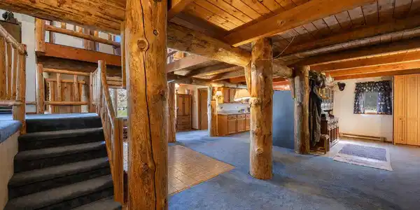 Image 3: Unique hand-crafted home Image 3: Unique hand-crafted home