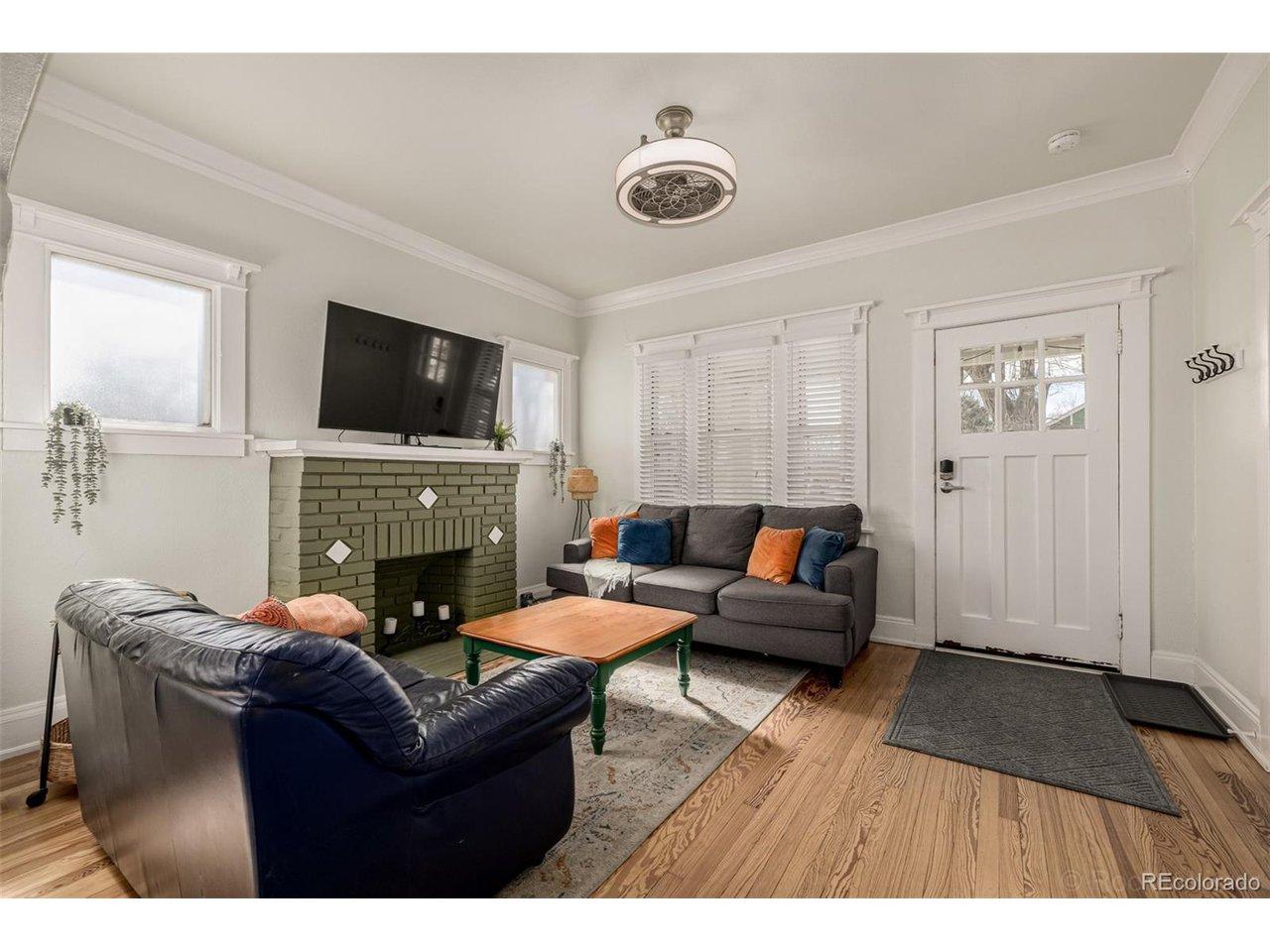 Image 3: Upstairs unit Image 3: Upstairs unit