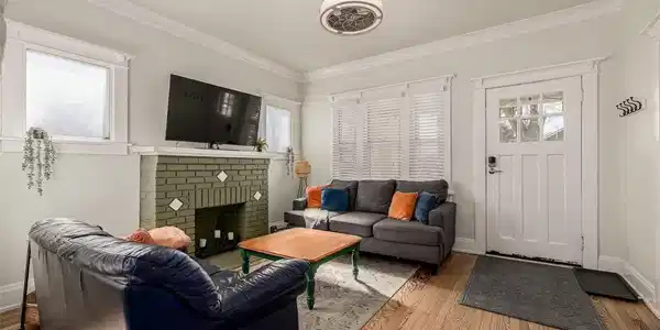 Image 3: Upstairs unit Image 3: Upstairs unit