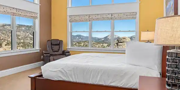 Image 2: Double stacked windows Image 2: Double stacked windows