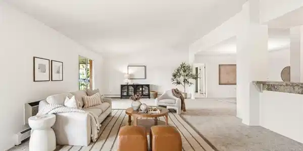 Image 4: Spacious living area