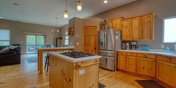 Image 4: New appliances+ gas cooktop in this open, chefs kitchen Image 4: New appliances+ gas cooktop in this open, chefs kitchen