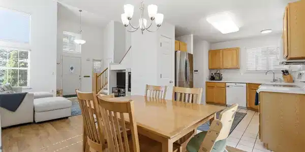 Image 4: Dining Area Image 4: Dining Area