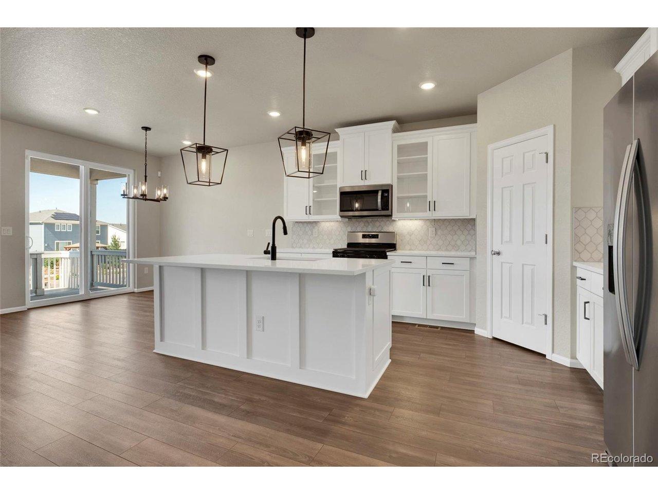 Image 4: Kitchen