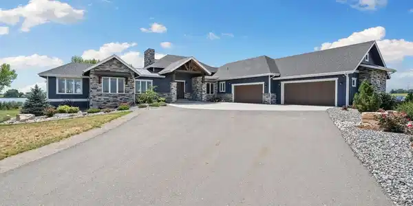 Image 3: 4 car garage for all your toys. Image 3: 4 car garage for all your toys.