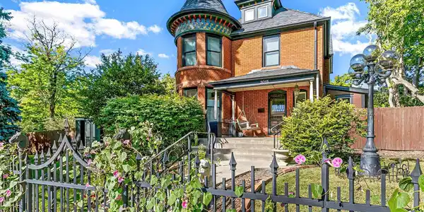 3015 Lowell