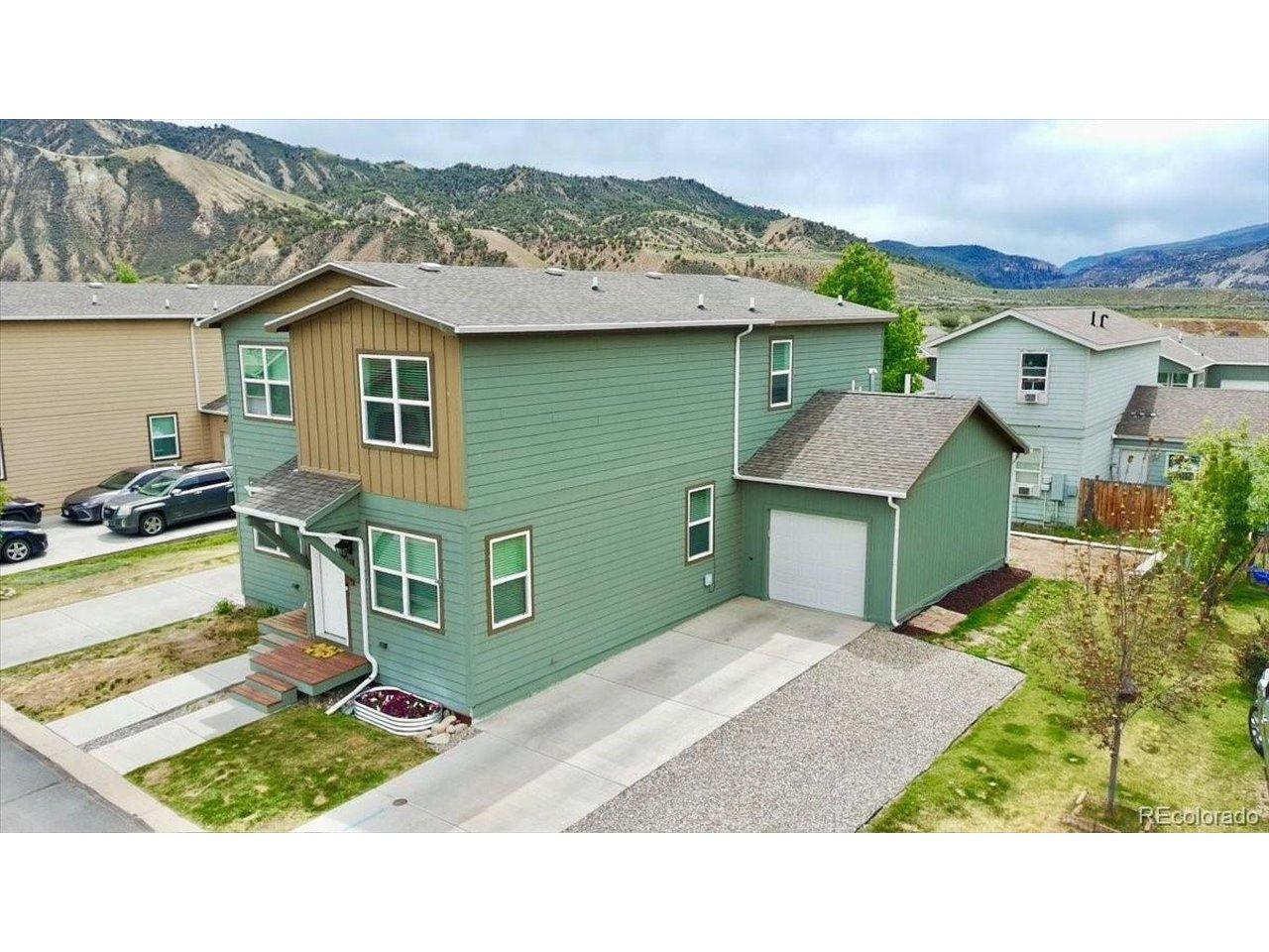 Image 2: Outside View of Home, Garage and Driveways. Image 2: Outside View of Home, Garage and Driveways.