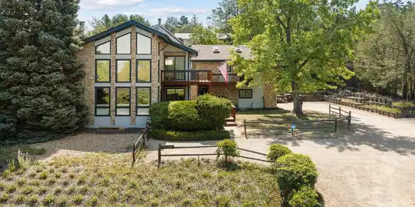 Image 2: Property surrounded by mature trees Image 2: Property surrounded by mature trees