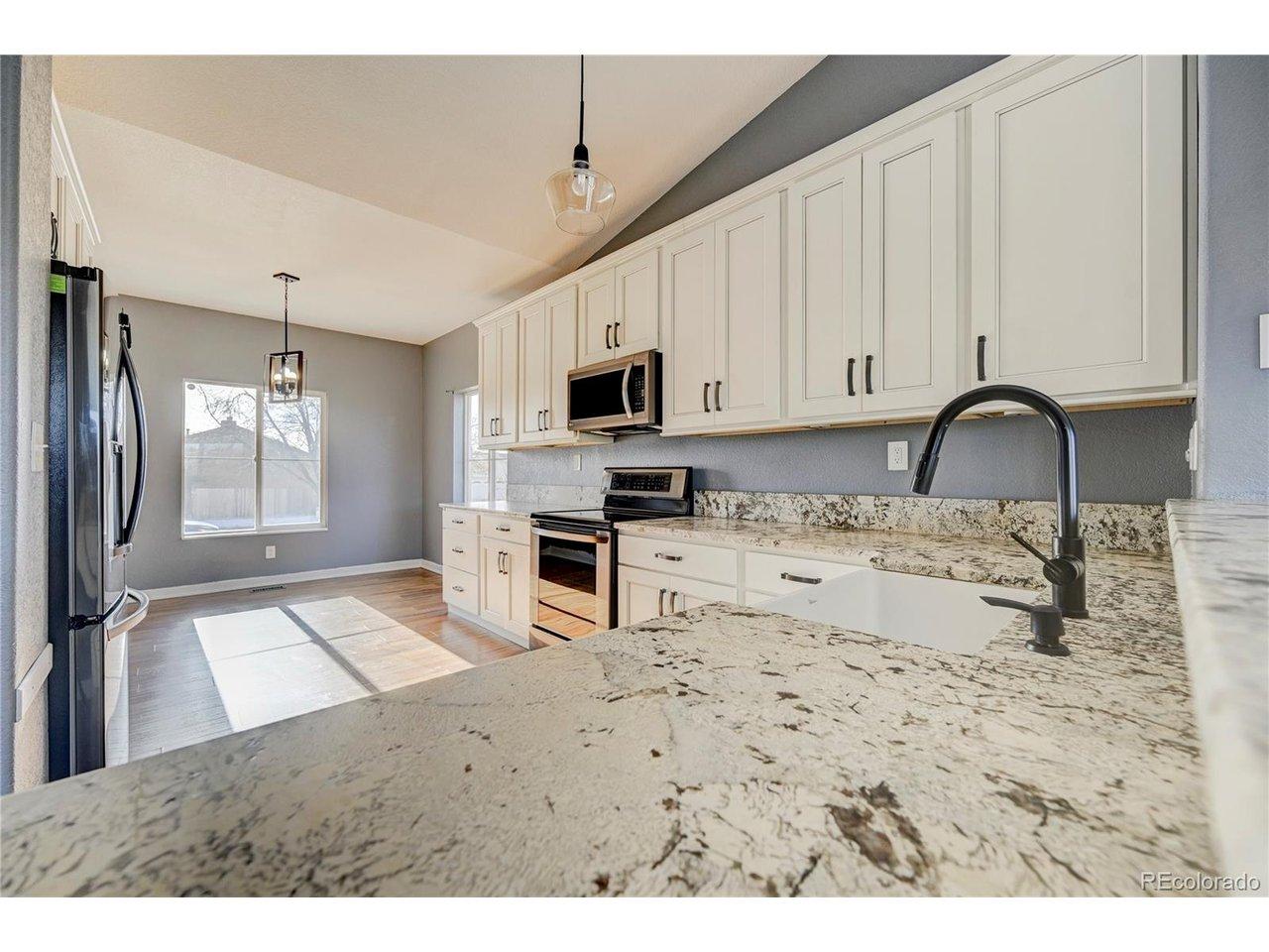 Image 4: Kitchen