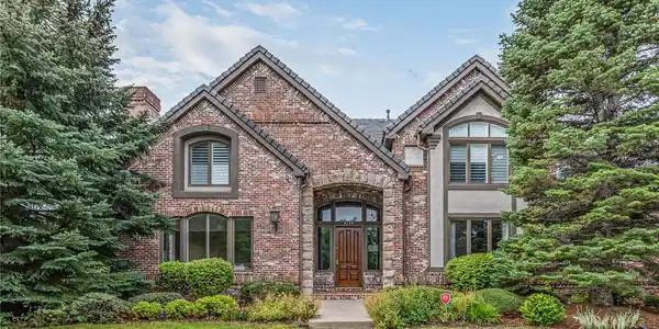 4170 E Linden Ln