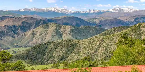 Image 3: Views all the way to snow capped peaks Image 3: Views all the way to snow capped peaks