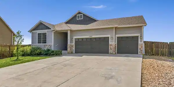 Image 3: large driveway Image 3: large driveway