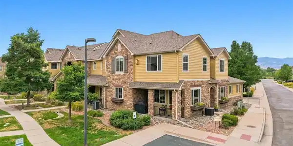 Image 2: Lives Like A Single-Family Home * Without The Maintenance Image 2: Lives Like A Single-Family Home * Without The Maintenance