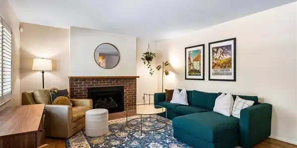 Image 4: Spacious Living Room Area.