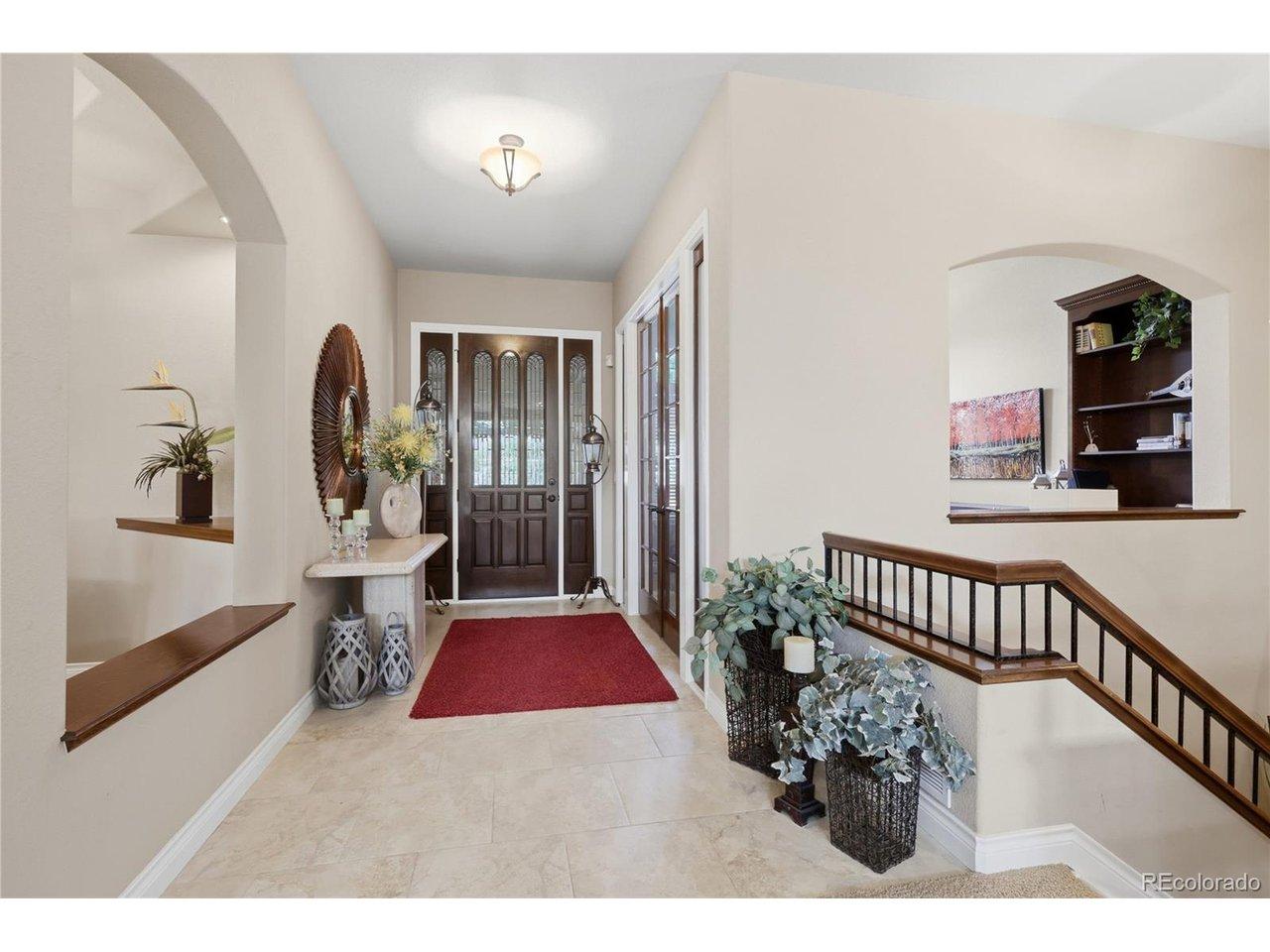 Image 3: Large foyer Image 3: Large foyer