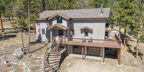 Image 3: Beautiful mountain home with privacy and trail access Image 3: Beautiful mountain home with privacy and trail access
