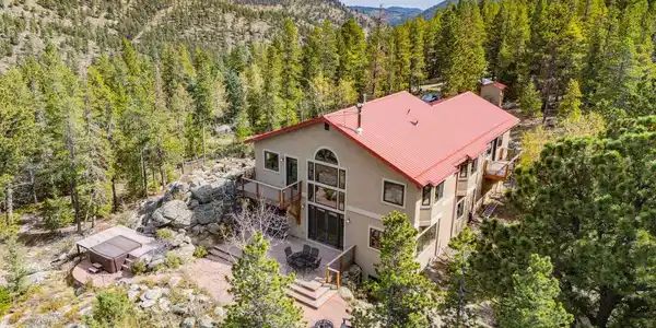 Image 3: Completely private setting on 7+ acres Image 3: Completely private setting on 7+ acres