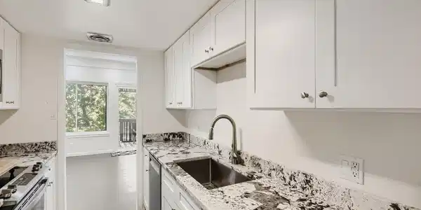 Image 2: 10 Kitchen.jpg Image 2: 10 Kitchen.jpg