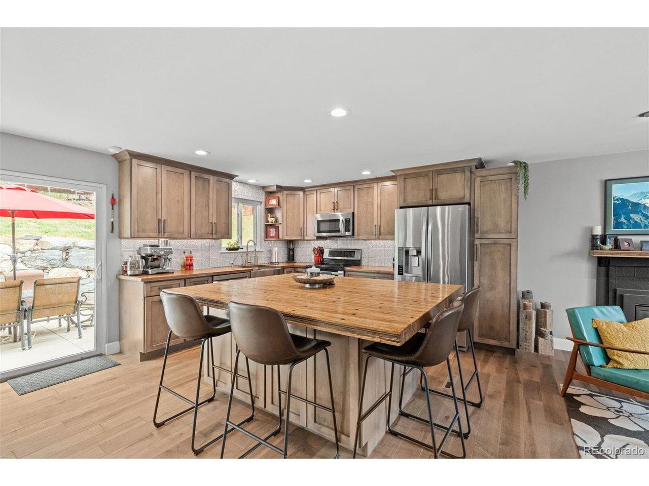 Image 2: Beautiful kitchen with ample cabinet space and a gorgeous custom island! Image 2: Beautiful kitchen with ample cabinet space and a gorgeous custom island!