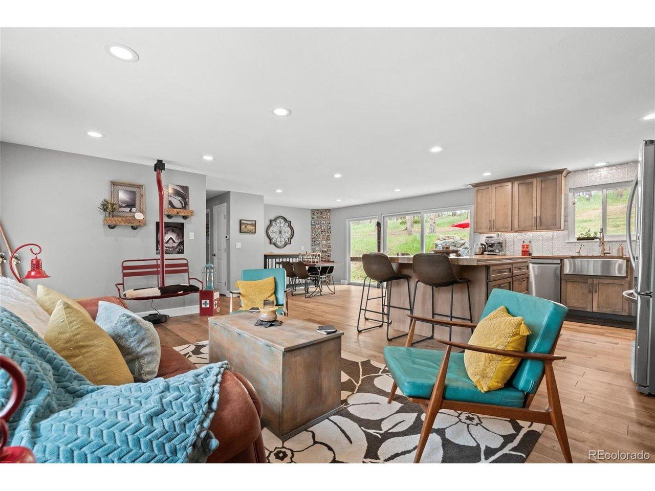 Image 4: Lovely living room right off the kitchen with bright natural light! Image 4: Lovely living room right off the kitchen with bright natural light!