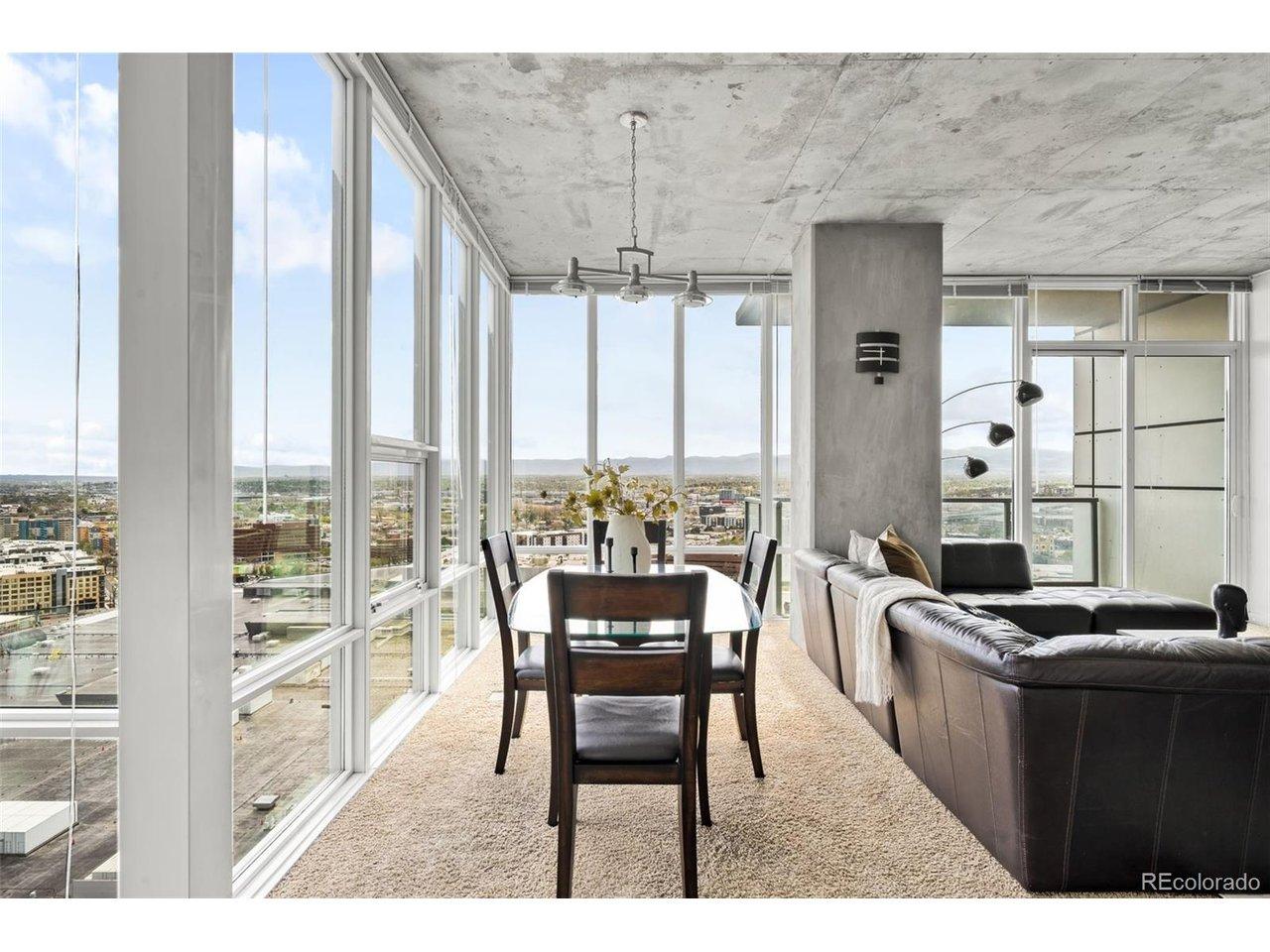 Image 4: Expansive Dining Room Image 4: Expansive Dining Room