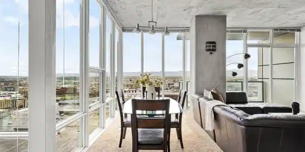 Image 4: Expansive Dining Room Image 4: Expansive Dining Room