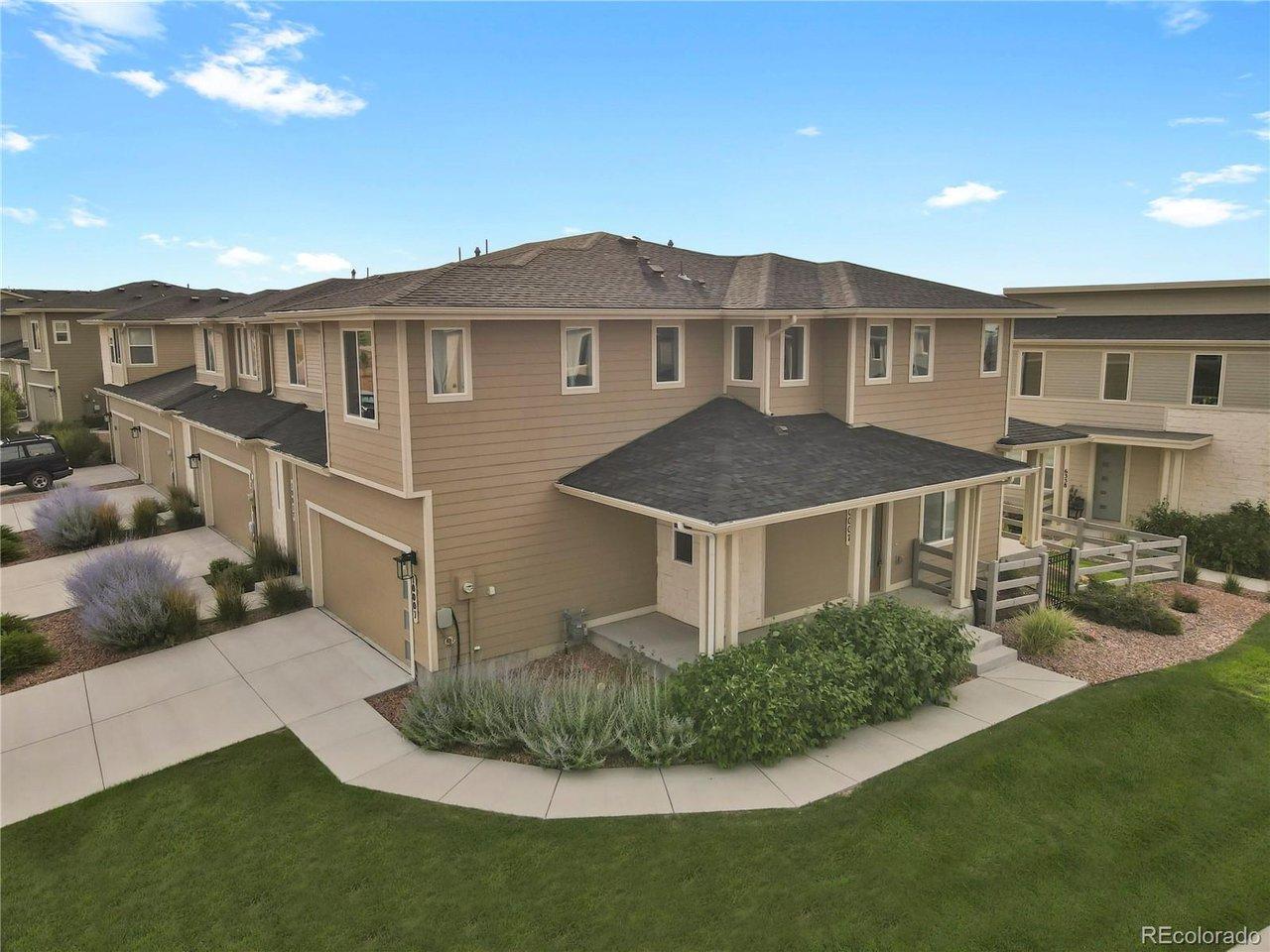 Image 1: Amazing corner lot! Image 1: Amazing corner lot!