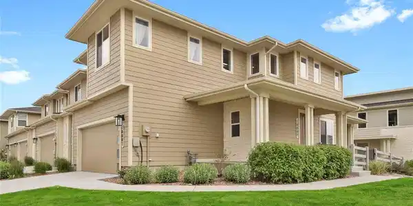 Image 2: End-unit townhome in Wolf Ranch Image 2: End-unit townhome in Wolf Ranch