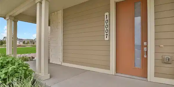 Image 3: Welcoming covered front porch Image 3: Welcoming covered front porch