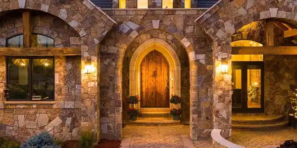 Image 2: Commanding grand entrance Image 2: Commanding grand entrance