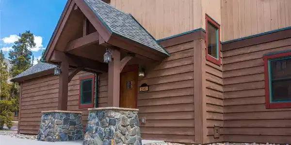 Image 4: Entrance