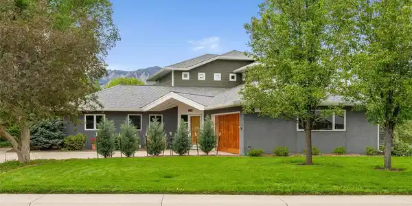 831 Crescent