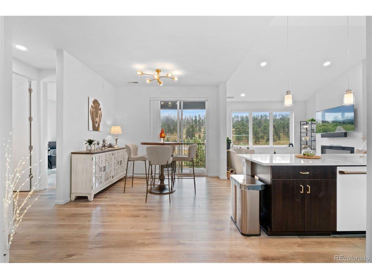 Image 3: Spacious open floorplan with top floor, end unit privacy and views Image 3: Spacious open floorplan with top floor, end unit privacy and views