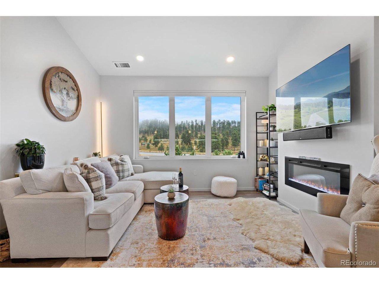 Image 4: LED efficient fireplace for aesthetics and comfort Image 4: LED efficient fireplace for aesthetics and comfort