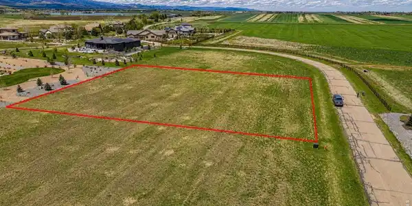 Image 2: Home site faces east with mountain views to the west Image 2: Home site faces east with mountain views to the west