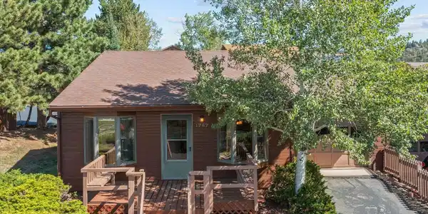 Image 2: Enjoy the best of Estes Park from this inviting 2-bedroom, 2-full-bath corner-unit townhome/common wall is the garage Image 2: Enjoy the best of Estes Park from this inviting 2-bedroom, 2-full-bath corner-unit townhome/common wall is the garage