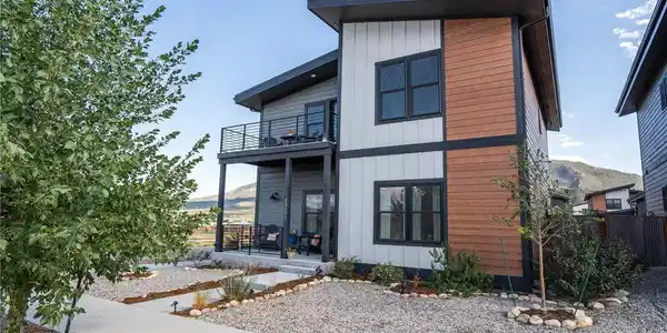 Image 3: Front of house
