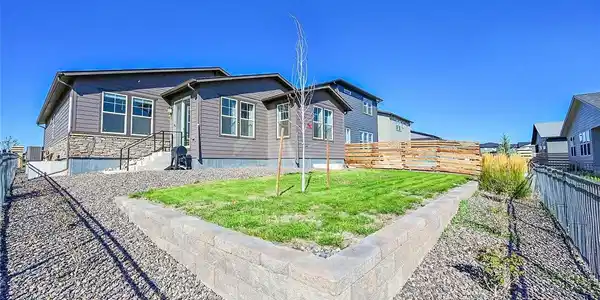 Image 3: Private and open lot
