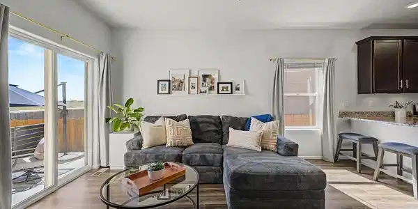 Image 3: Beautiful open living area!