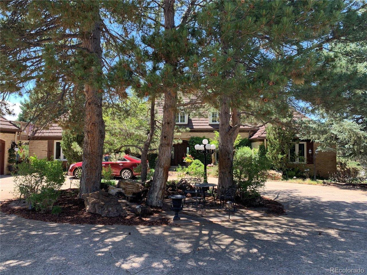 Image 2: Circle Drive to front door & 3-car Garage, Carriage House apt Image 2: Circle Drive to front door & 3-car Garage, Carriage House apt