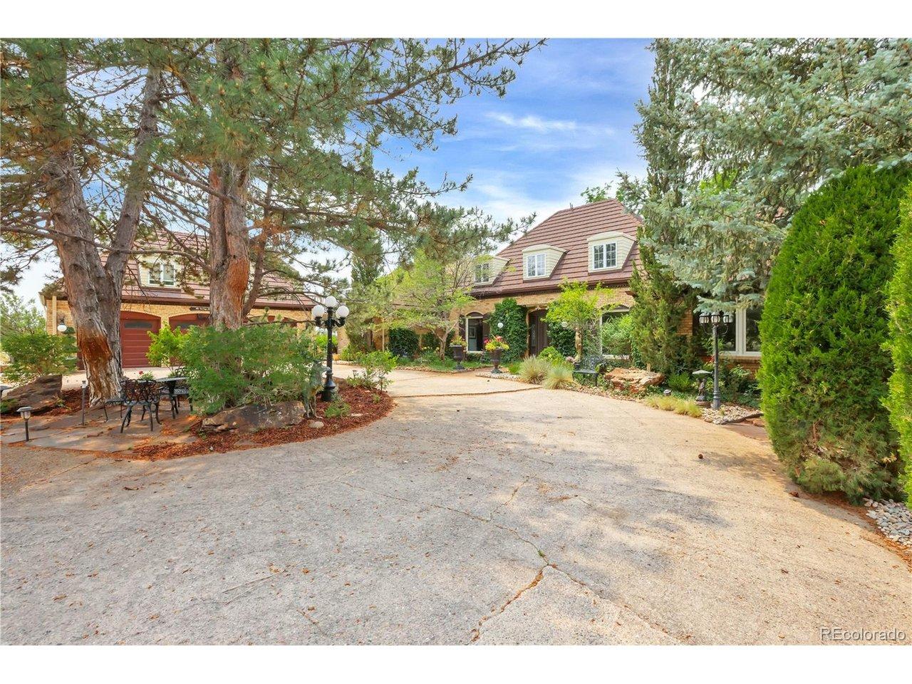 Image 4: Circle Drive to 3-car Garage and front door of home Image 4: Circle Drive to 3-car Garage and front door of home